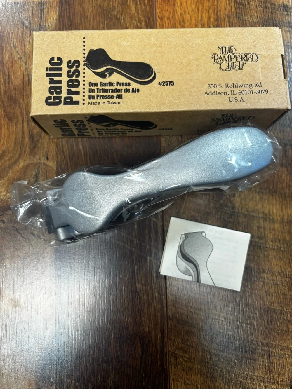 Pampered Chef heavy duty, professional Garlic Press (Model #2575) cleaning brush